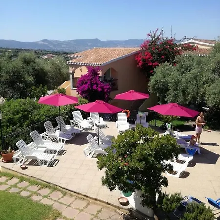 The Fantastic Residenza Badus Two Bedroom Sleeps Six Child Num0818 شقة