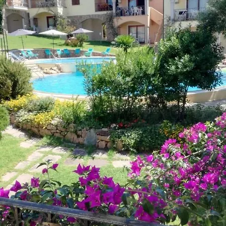 The Fantastic Residenza Badus Two Bedroom Sleeps Six Child Num0818 Badesi