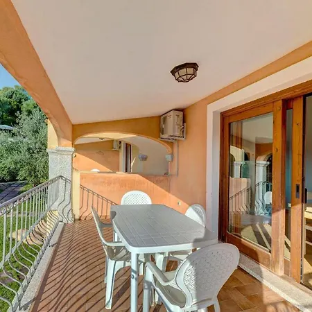 The Fantastic Residenza Badus Two Bedroom Sleeps Six Child Num0818 Badesi