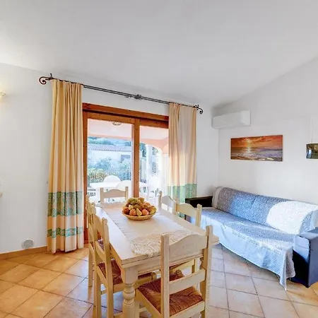 The Fantastic Residenza Badus Two Bedroom Sleeps Six Child Num0818 * Badesi