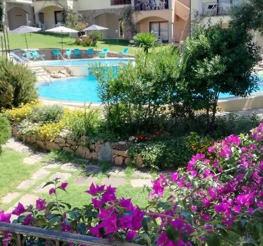 The Fantastic Residenza Badus Two Bedroom Sleeps Six Child Num0818 Badesi